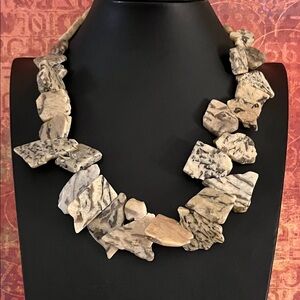 Beautiful chunky Barse necklace with large veined stone slabs of graduating size
